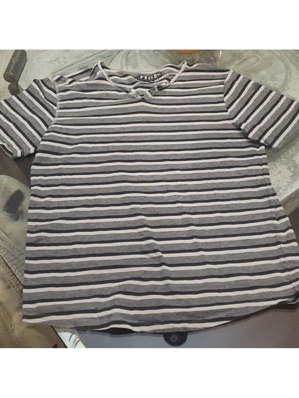 𝅺volcom Tee